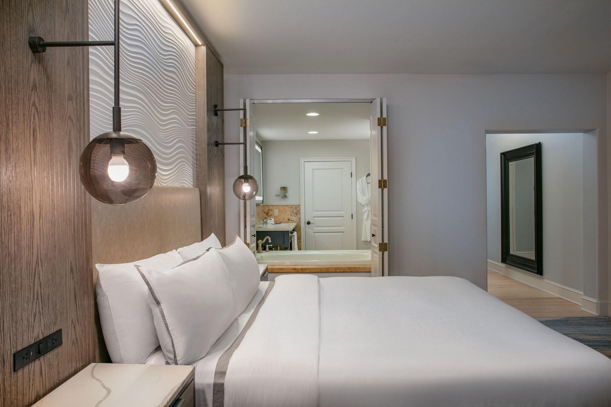 Junior Suite, King Bed, The Westin Sacramento Riverfront Hotel & Spa 3/4