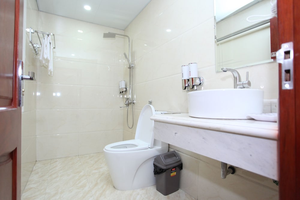 Phoenix Hotel Ha Long 48/50