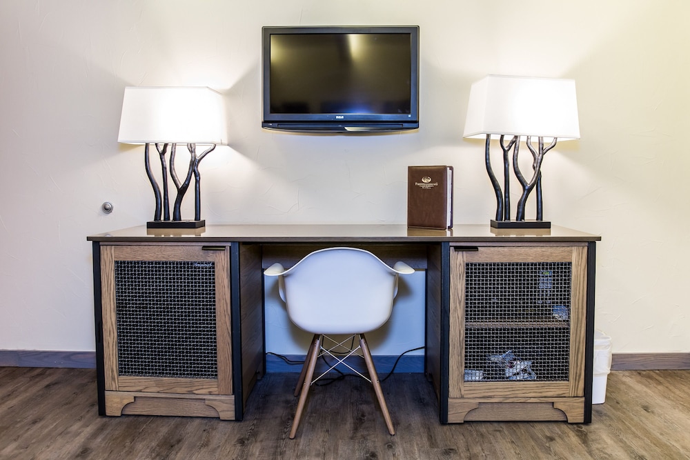 Fredericksburg Inn And Suites 45/53