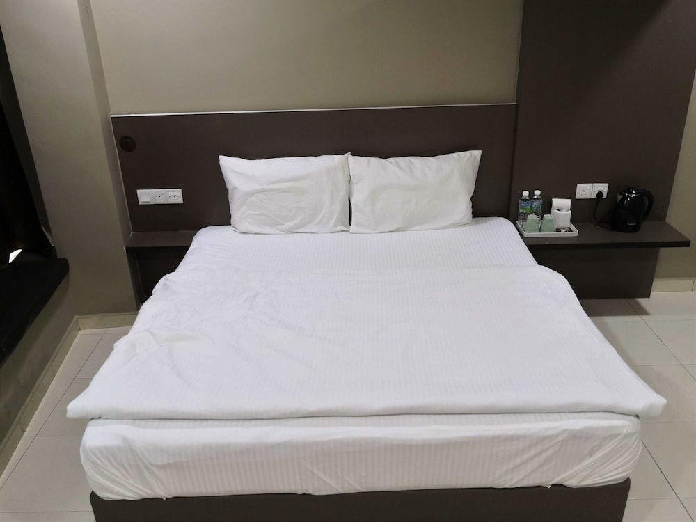 Tropika Garden Hotel 8/41