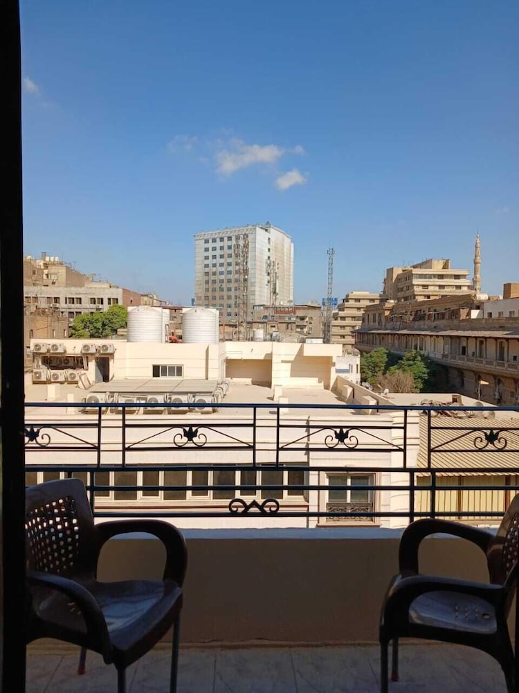 New Palace Hostel 37/38