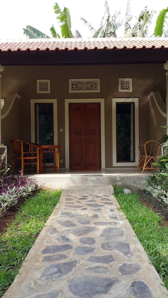 Mango Tree Inn 2/47