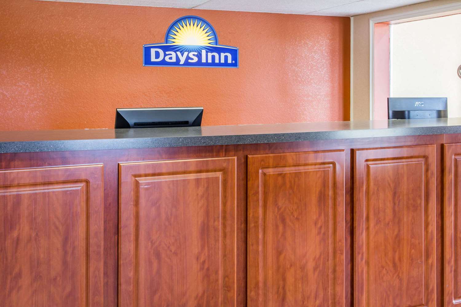 Days Inn by Wyndham Bradenton I-75 5/31