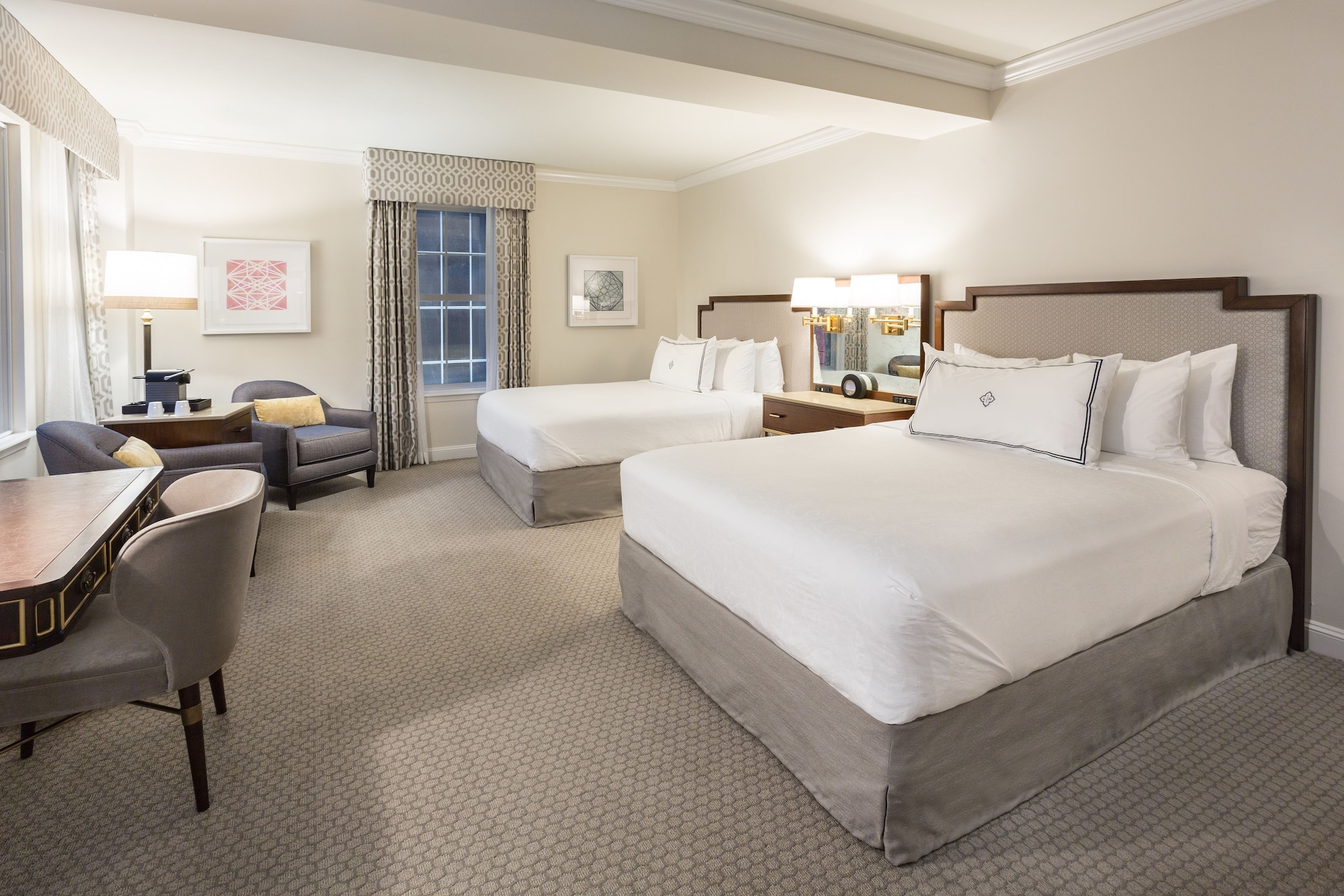DELUXE, 2 QUEEN BEDS