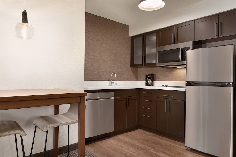 Residence Inn Sacramento Folsom 18/25