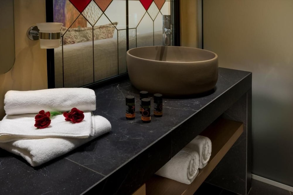 Contessa Boutique Hotel 36/65