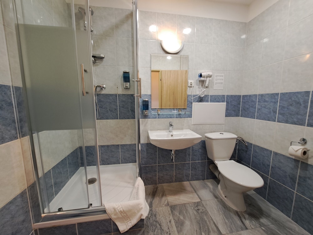 Legie Hotel 41/45
