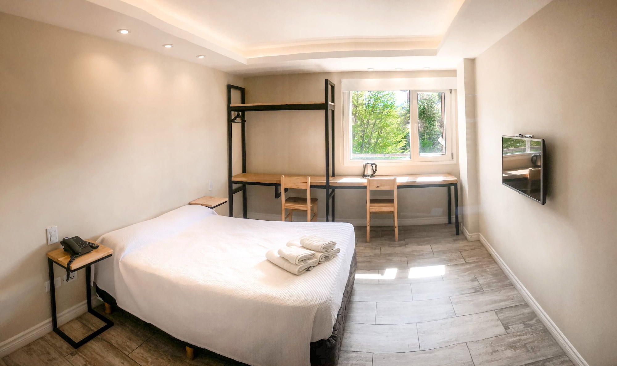 ROOM, DOUBLE BED