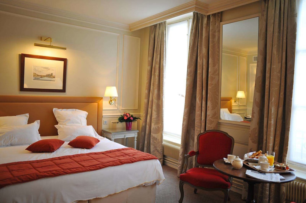 Hotel De L'Universite 11/50