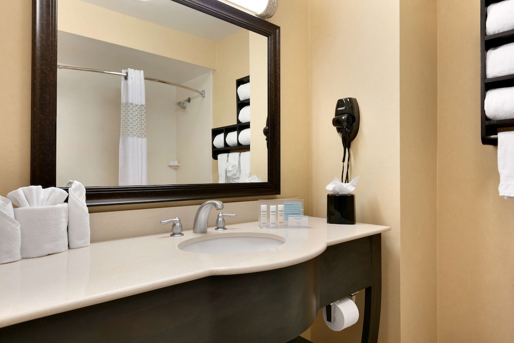 Hampton Inn & Suites Mahwah 16/60