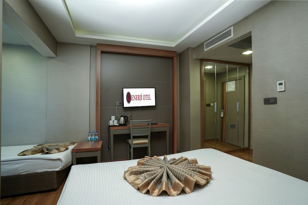 Enerji Hotel 16/46