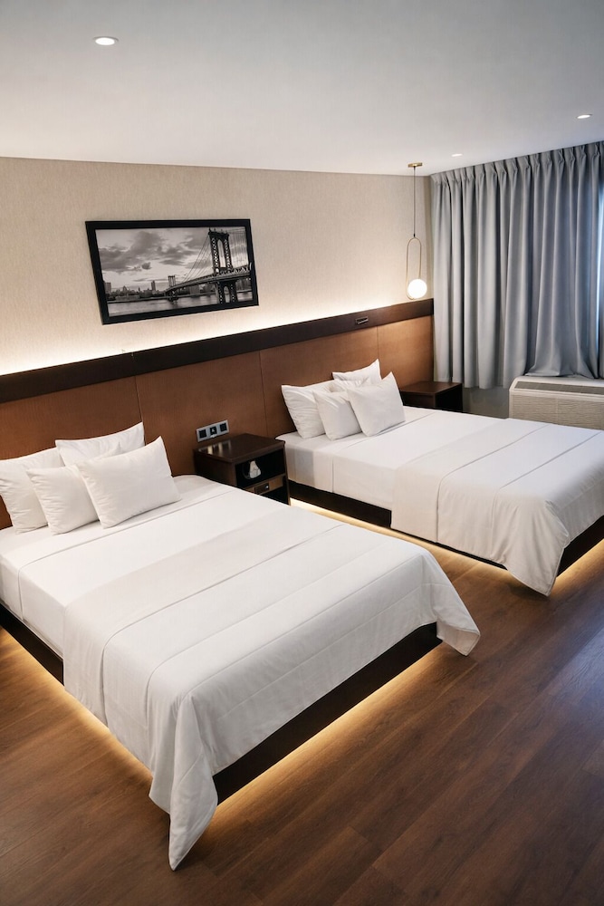 DELUXE, DOUBLE BED