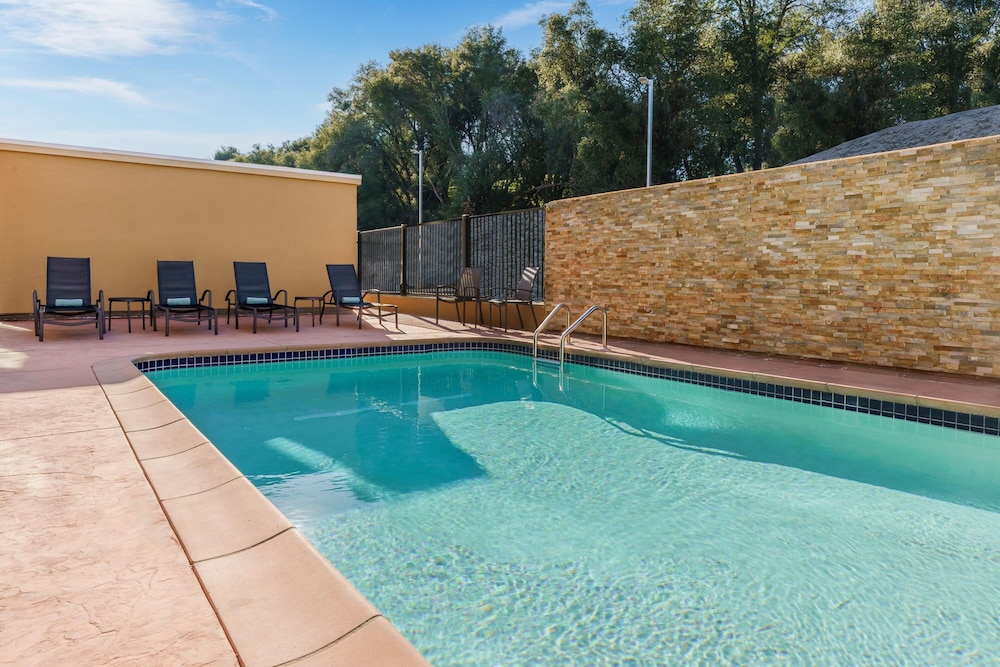 Fairfield by Marriott Inn & Suites Oakhurst Yosemite 7/15