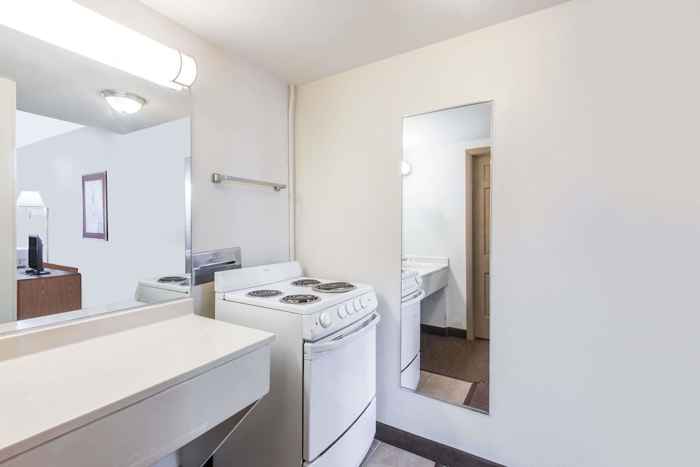 Red Lion Inn & Suites Junction City 15/29