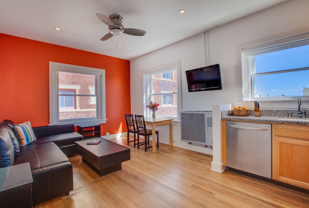 Venice Suites 42/68