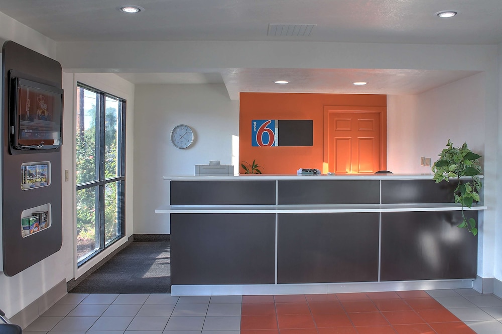 Lobby at Motel6 Bishop, CA, BISHOP - CA