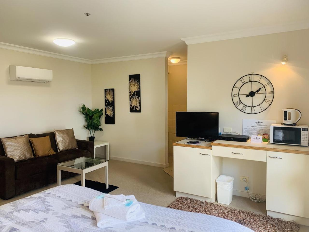 جناح بسرير كوين، The Bluff Resort Apartments 4/7