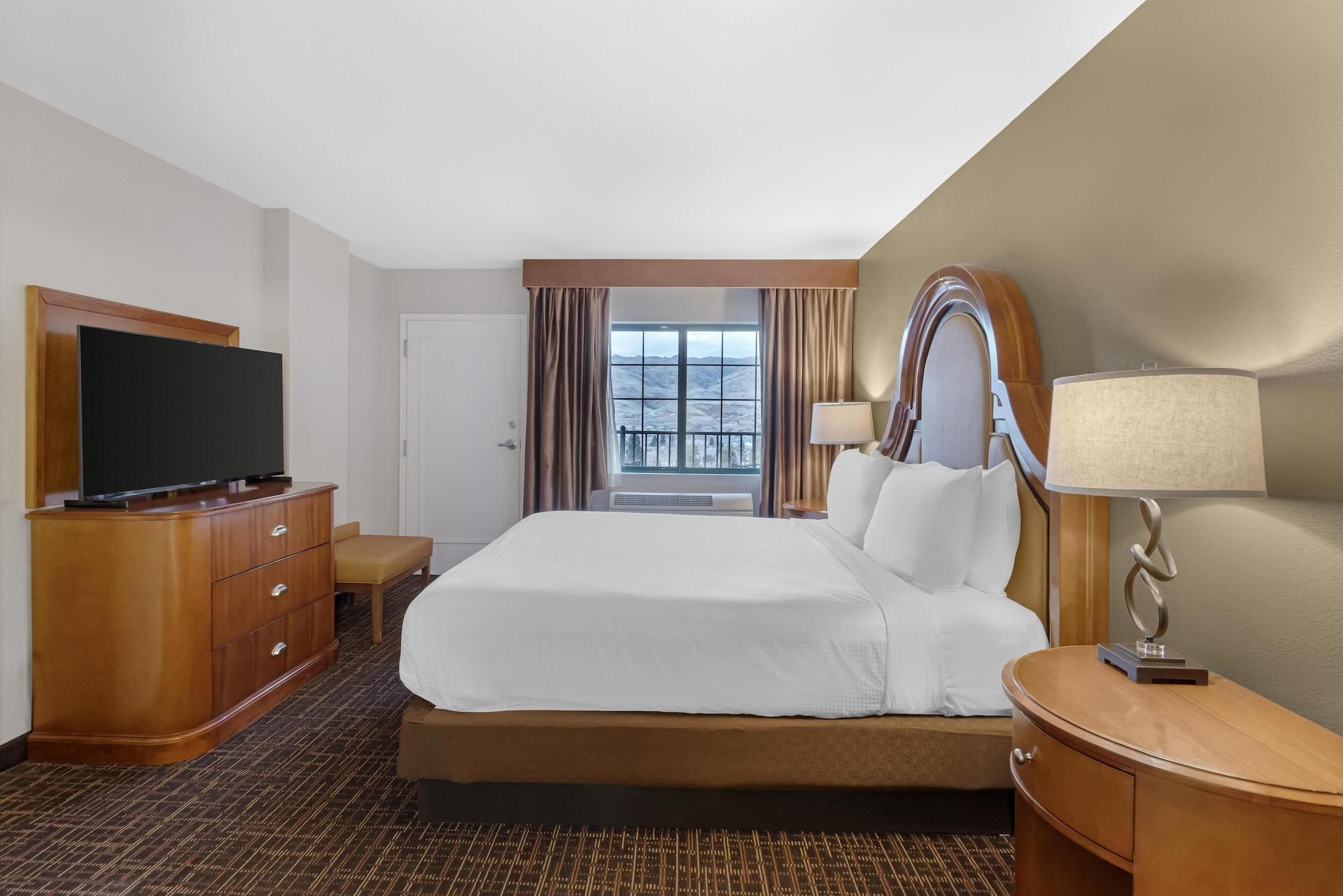 Suite, Multiple Beds, Sofa, Balcony