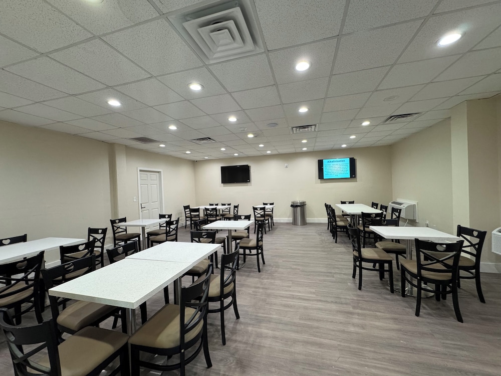 Super 8 by Wyndham Corpus Christi Airport 40/51