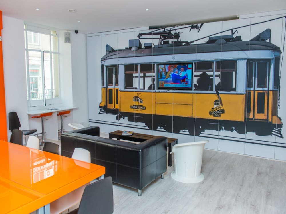 GOLDEN TRAM 242 LISBONNE HOSTEL 3/25
