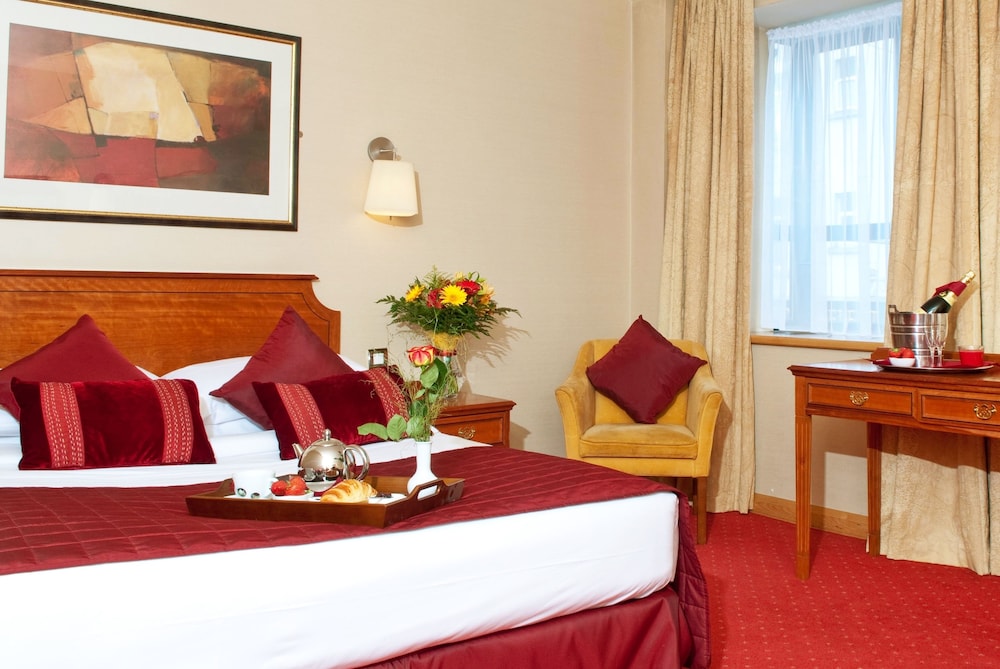 Eyre Square Hotel 7/58
