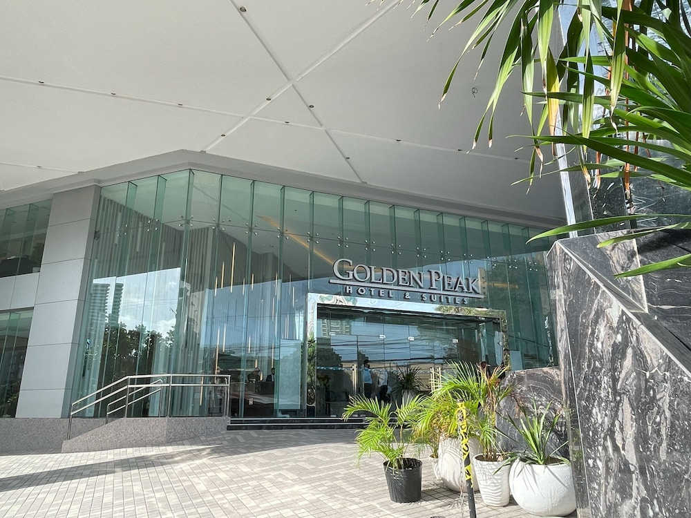 Golden Peak Hotel and Suites powered by Cocotel in CEBU