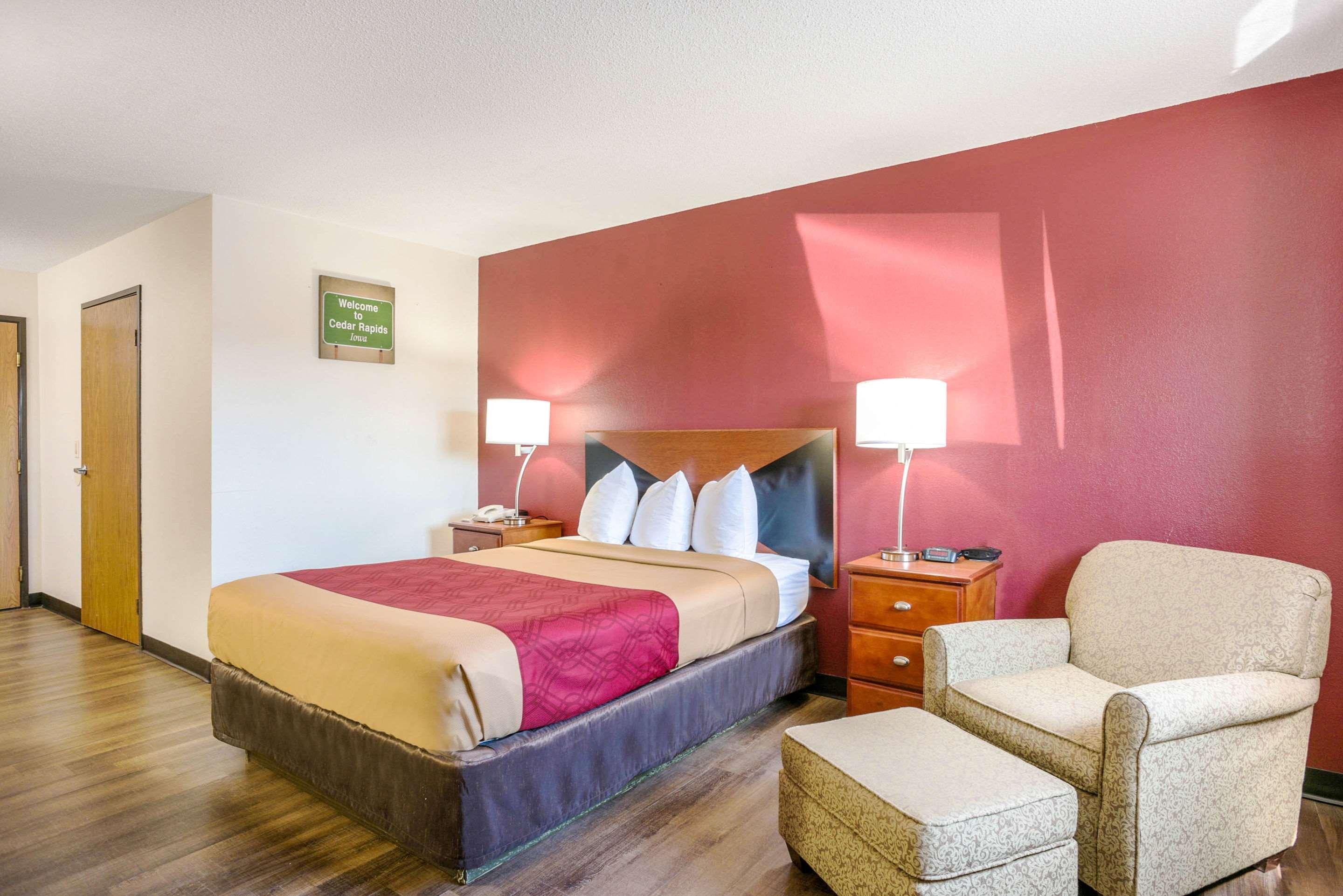 ROOM, QUEEN BED, ACCESSIBLE