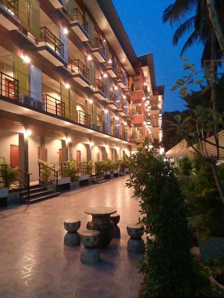 Waen Petch Place 11/55