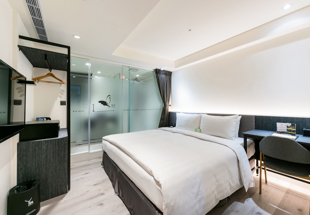 Rf Hotel 24/74