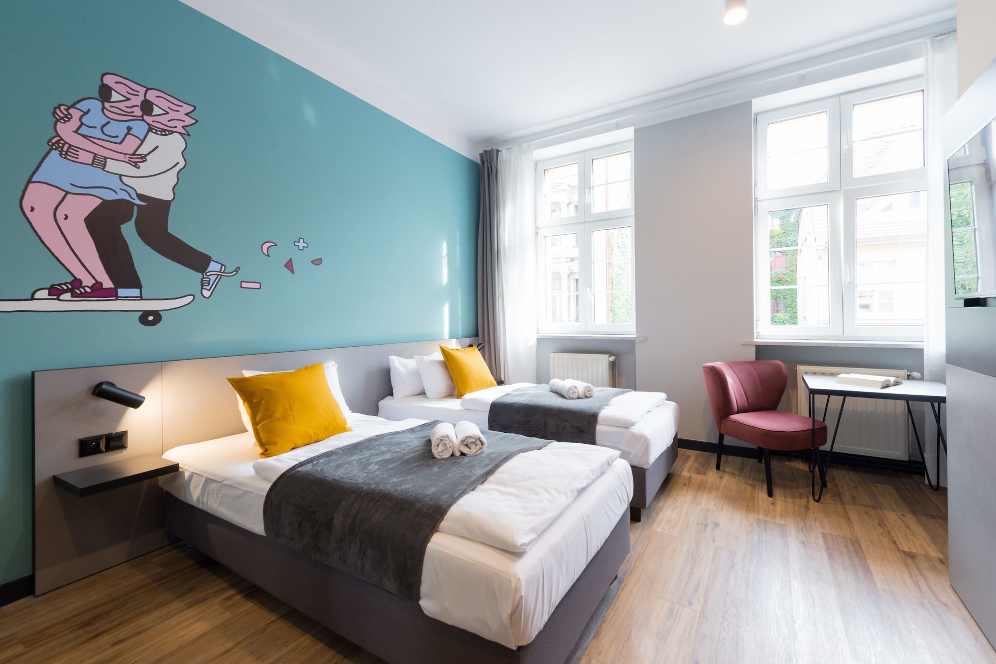 1 BEDROOM, STANDARD, TWIN BEDS, CITY VIEW, PRIVATE BATHROOM