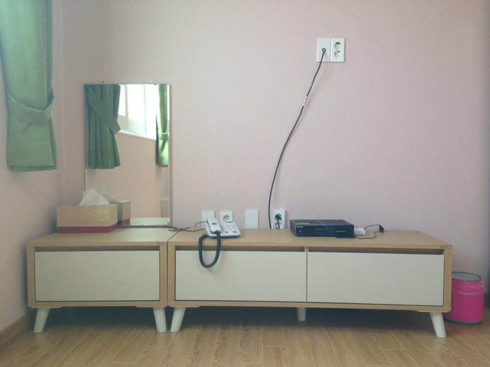 Jeju R Hotel Guest House Hostel 11/60