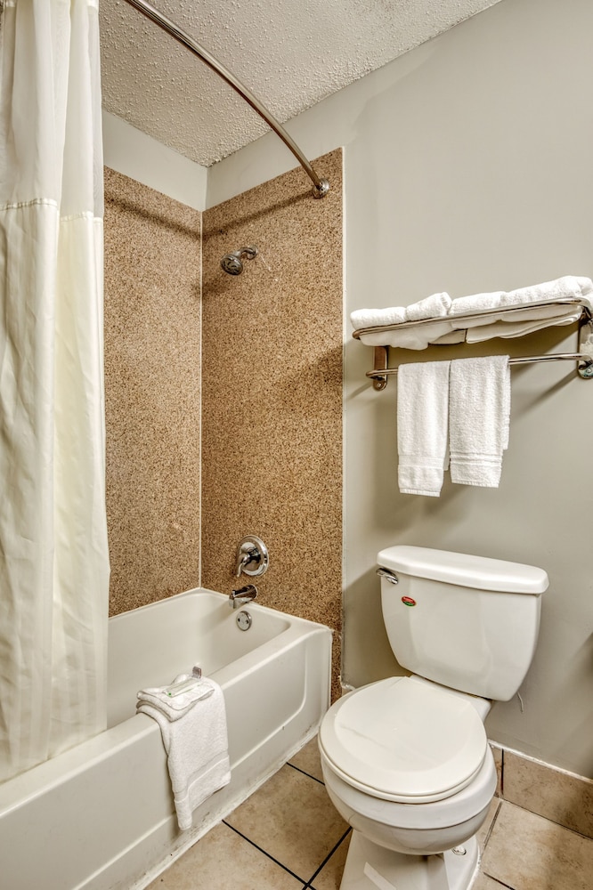 Gardentree Hotels Memphis East near I 40 18/37