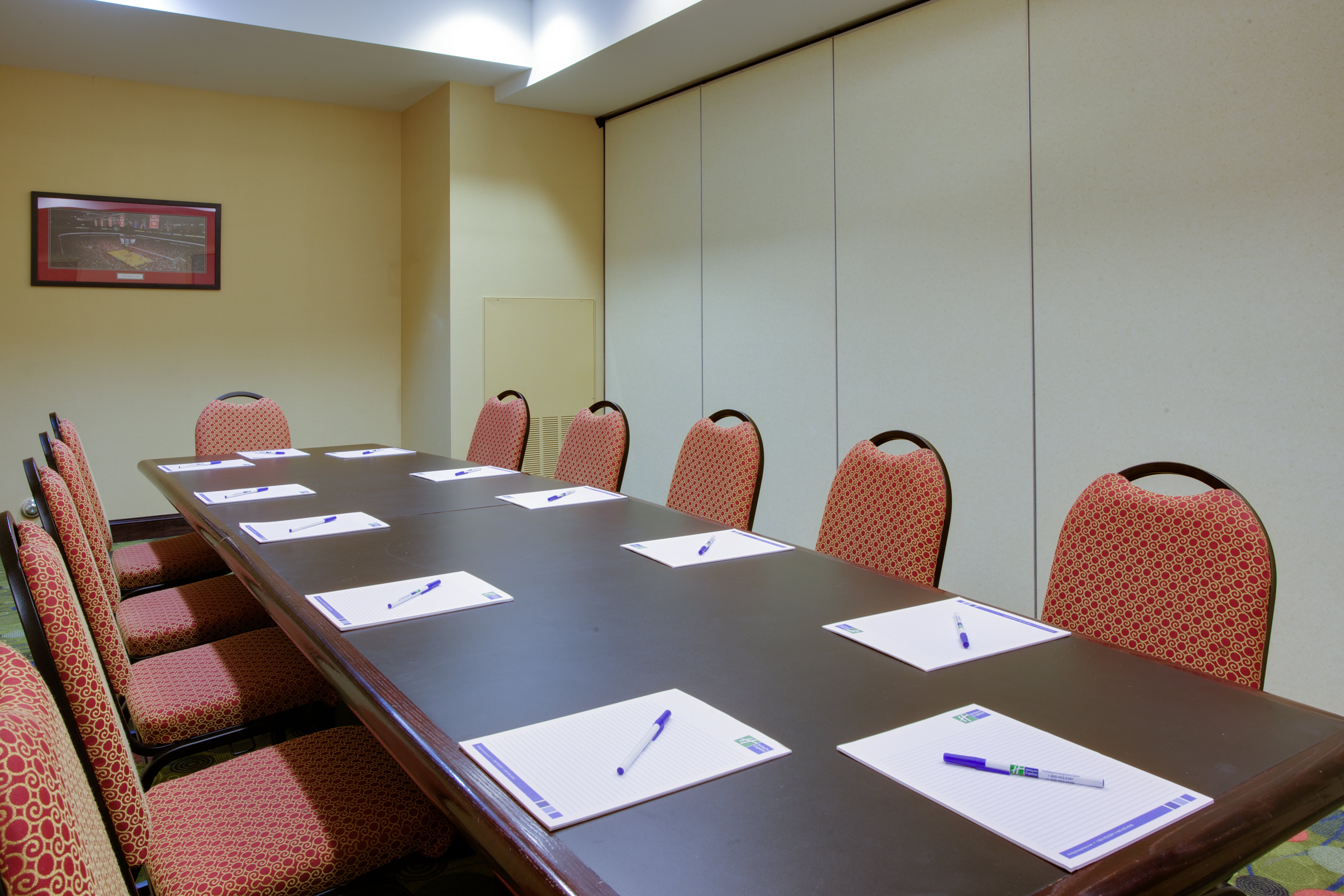 Holiday Inn Express Hotel and Suites Raleigh Sw Nc State 69/80