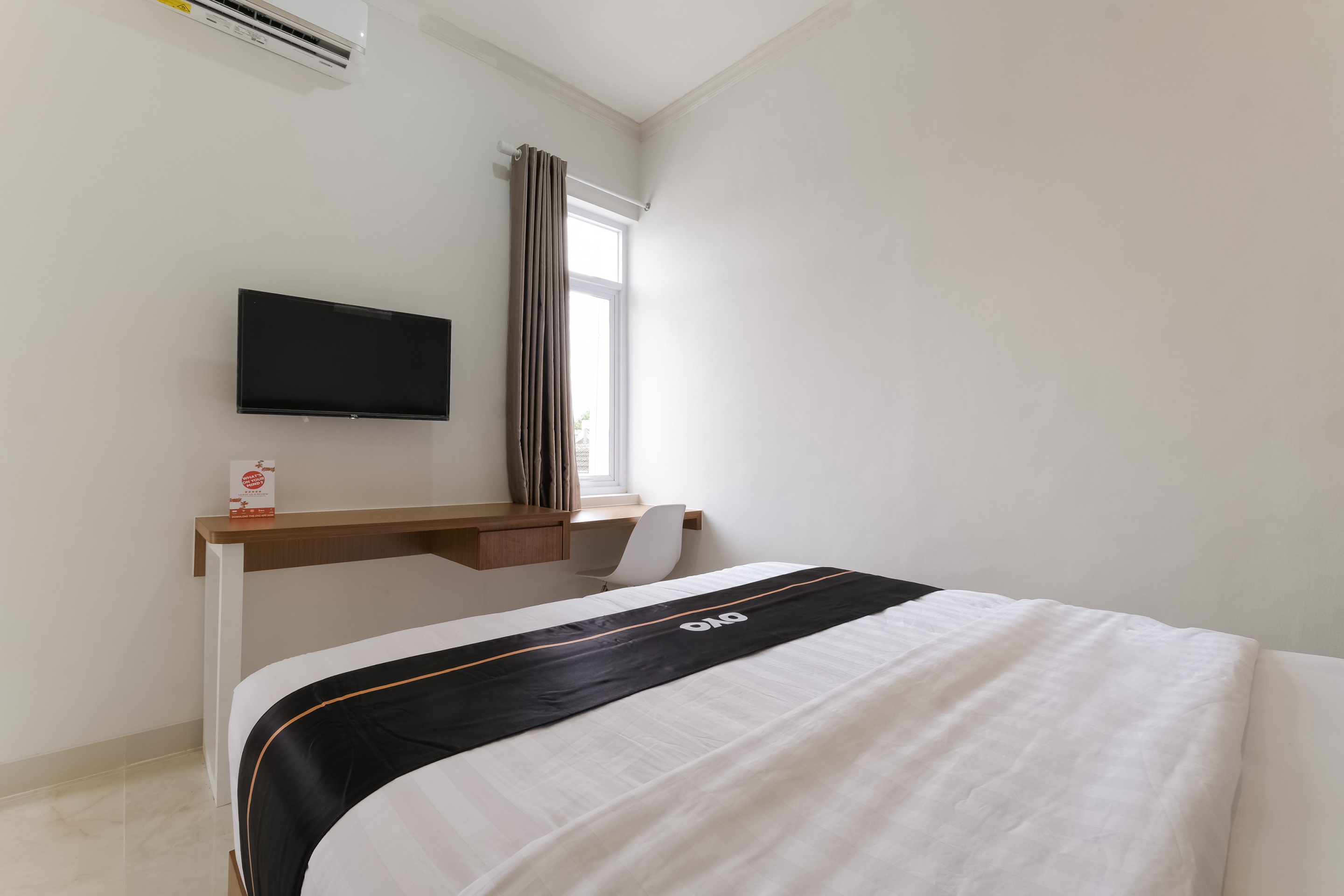 Collection O near Ambarrukmo Plaza Mall formerly Damar Kusumo Guest House 9/23