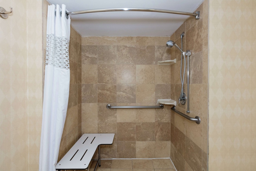 Hampton Inn And Suites Jacksonville Airport 10/42