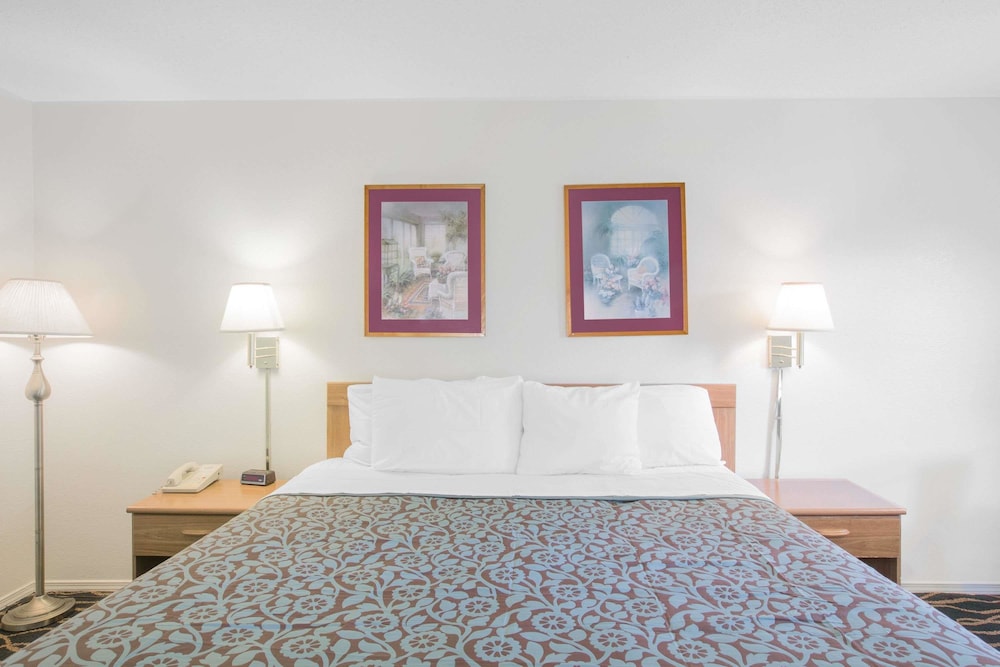 Days Inn Hardy 6/14