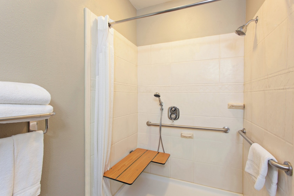 Holiday Inn Express Hotel & Suites Wharton 49/50