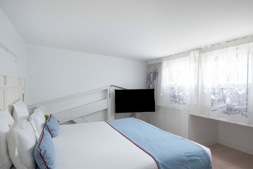 Hotel 34B Astotel (ex-Bergere Opera) 26/74