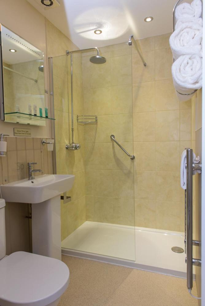 Giltar Hotel 52/55