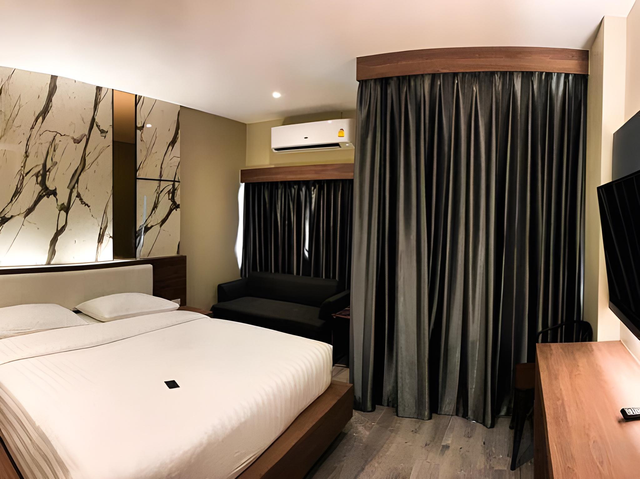 The Chess Hotel 21/38