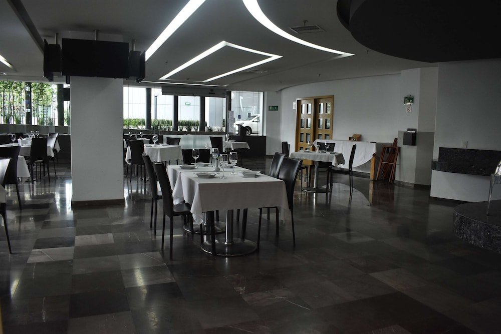 Ramada by Wyndham Mexico City Santa Fe 45/55