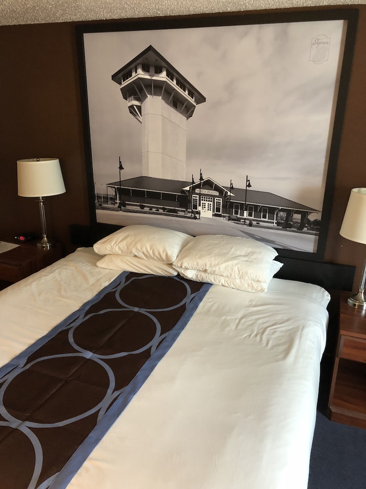 Super 8 by Wyndham North Platte 24/37