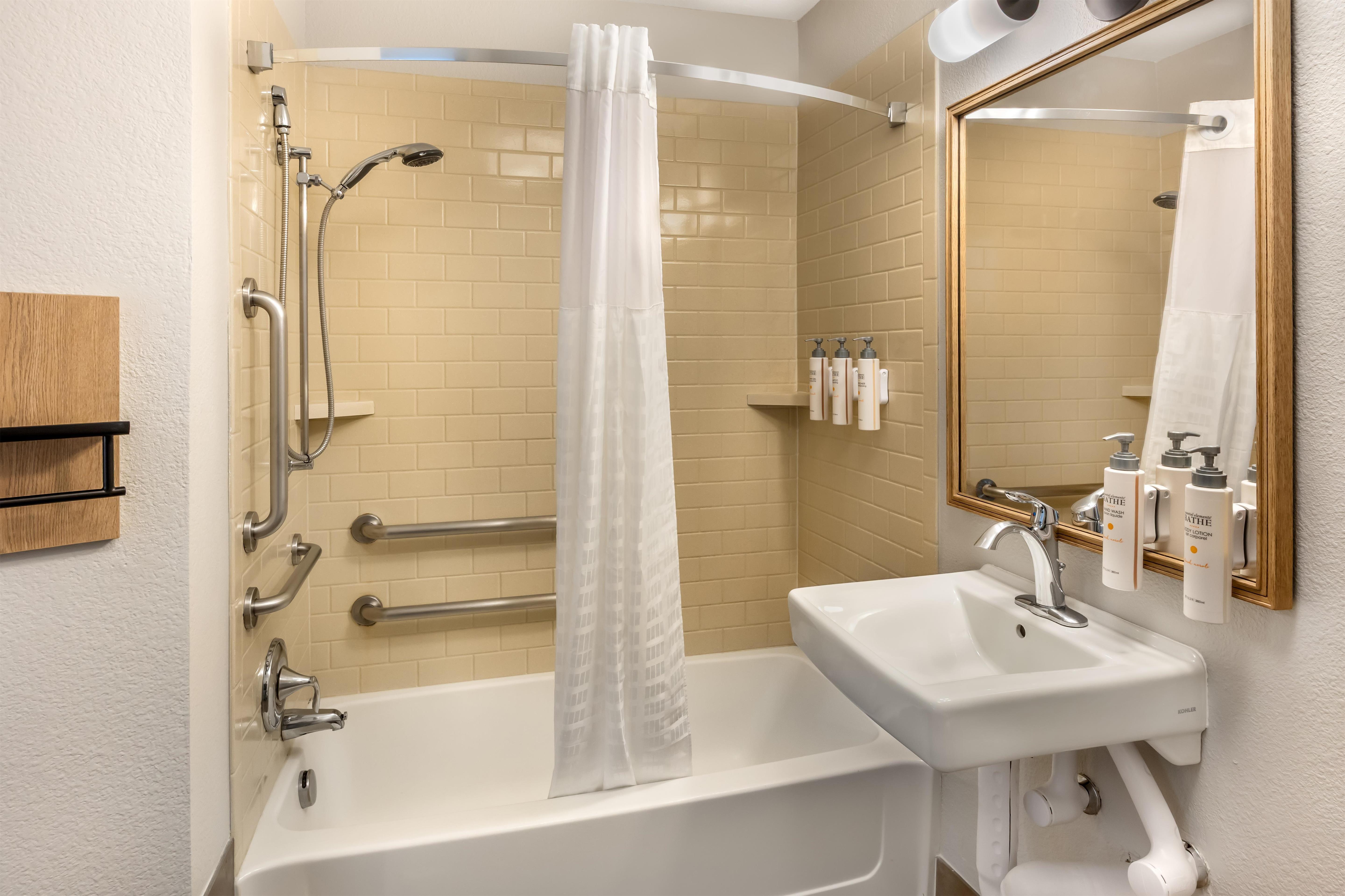 جناح لذوي الإعاقة، Sonesta Simply Suites Las Vegas 7/9