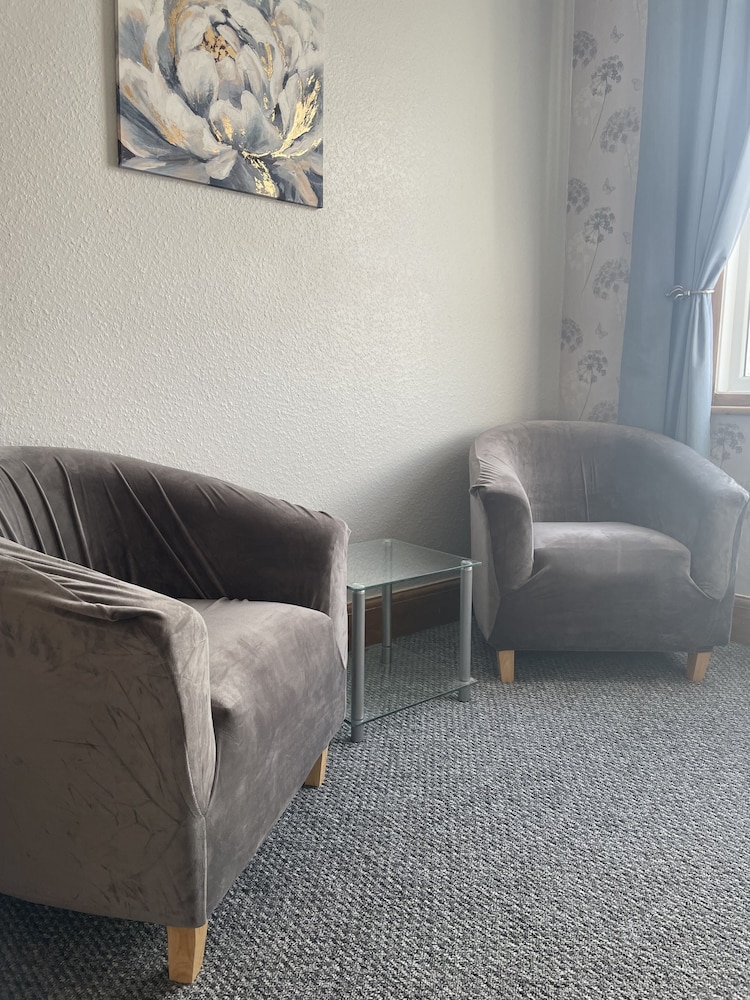 Whiteways Hotel 21/34