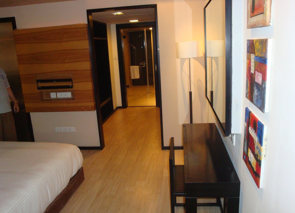 DAVANAM SAROVAR PORTICO SUITES 13/34