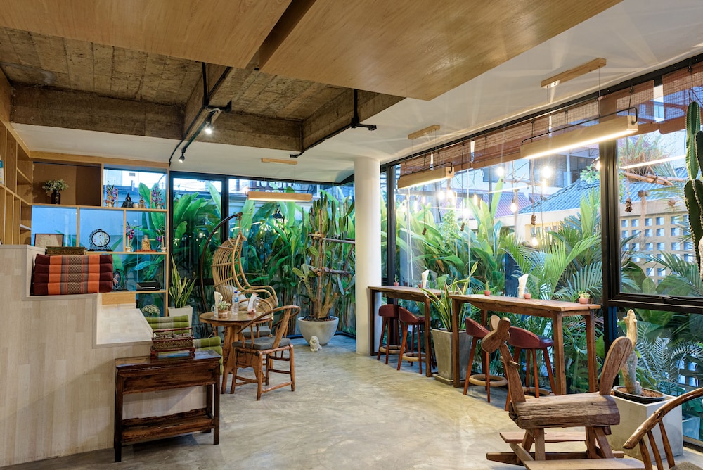 Yolo Bangkok Boutique Hotel 40/50