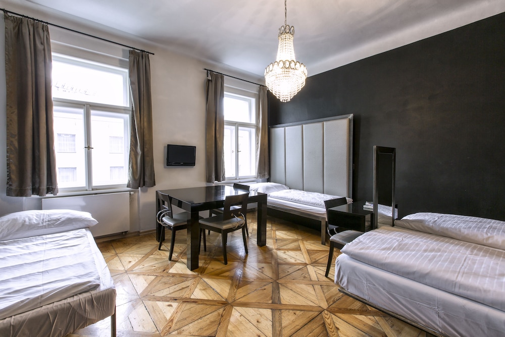Sophie Apos S Hostel 55/71