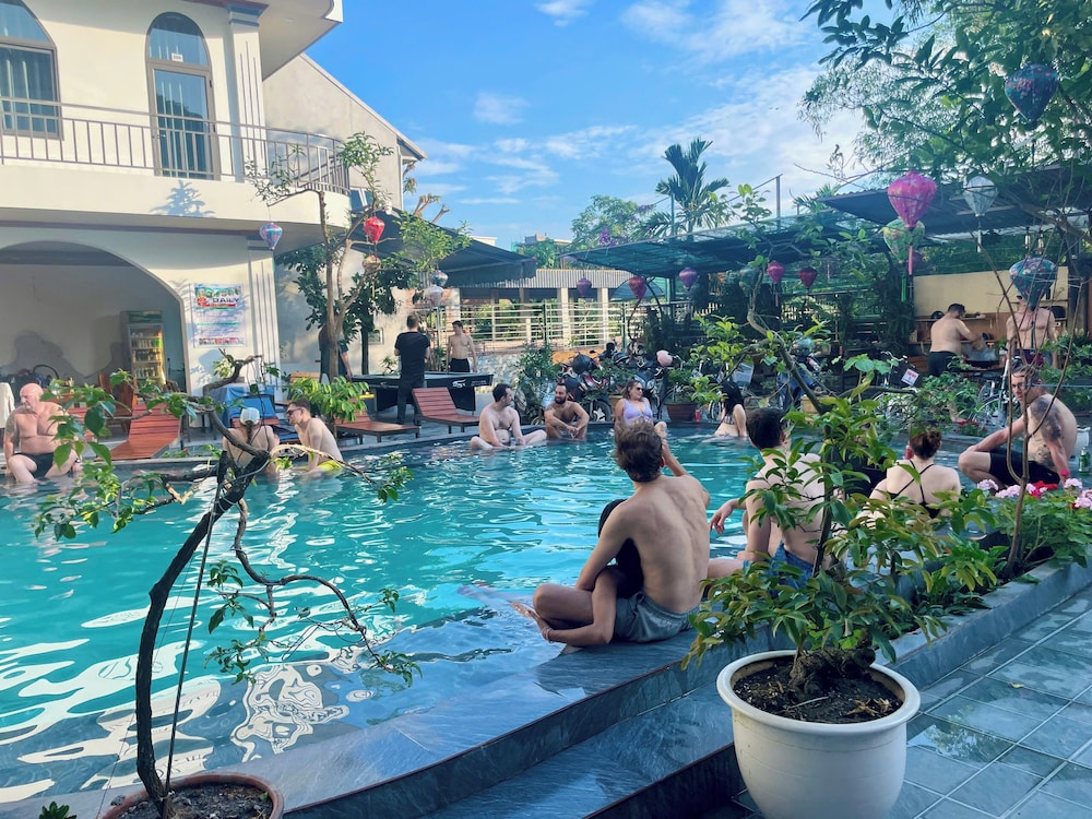 Tuan Ngoc Hotel 60/72