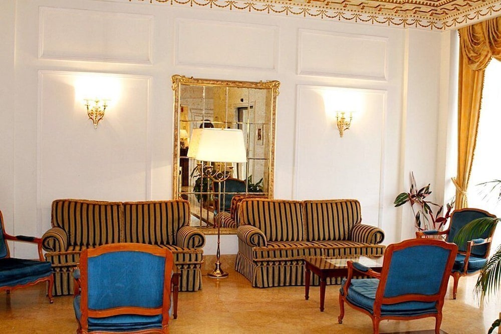 The Major Hotel 47/64