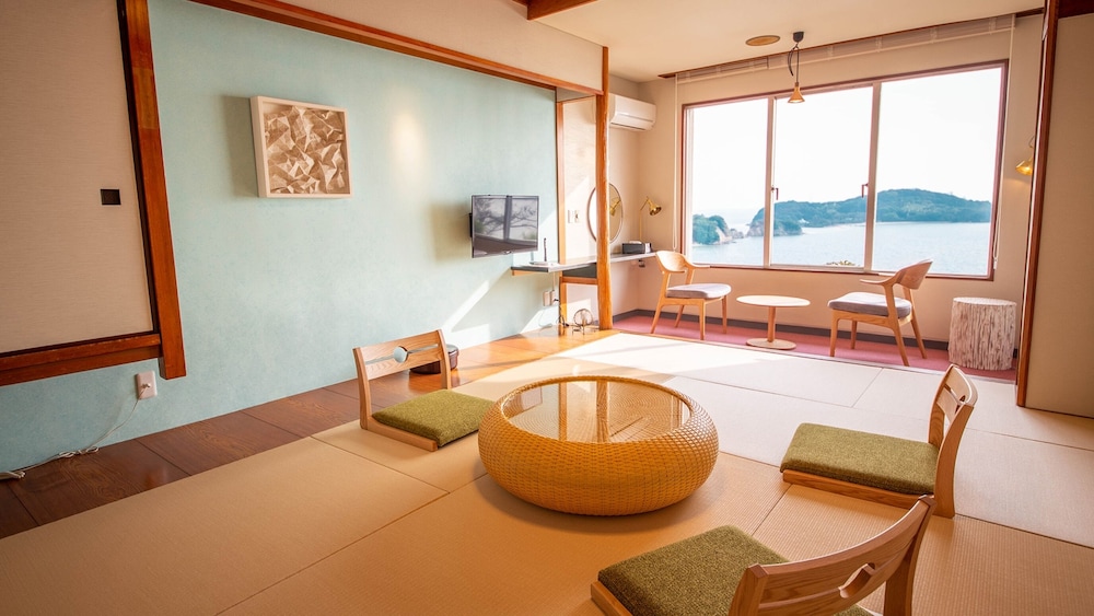 Renovated, Japanese, 3 Futon Beds, Ocean View, Tatami